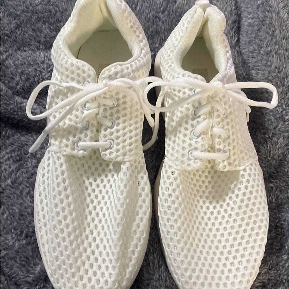 Mens White Mesh Sneakers-Round Toes-Lace up Style-Size 48 (14 US)